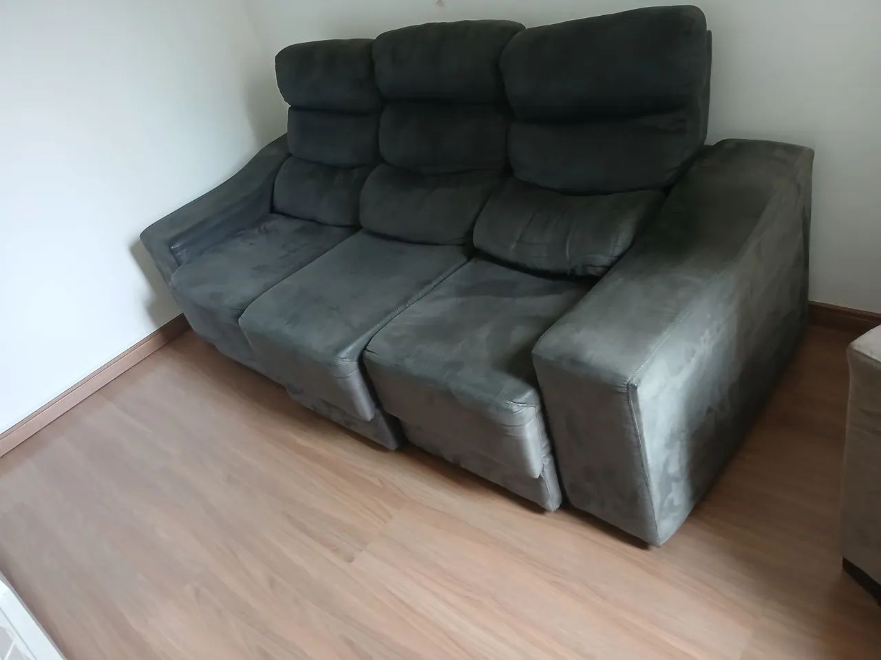 Sofá retrátil 3 lugares em bom estado.  - Foto 4
