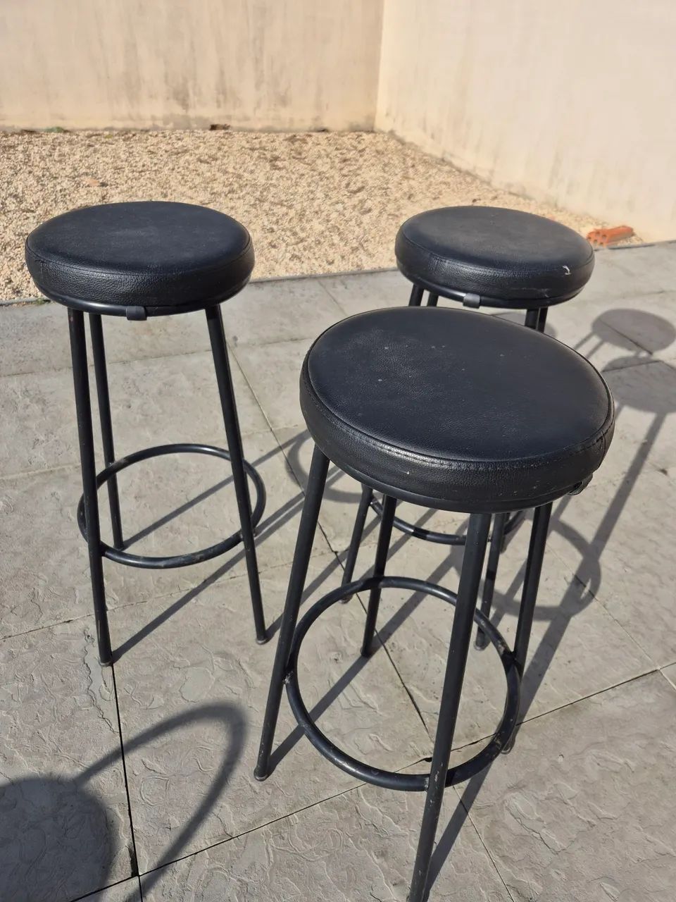 Vendo 3 Banquetas altas com almofadas - Foto 4