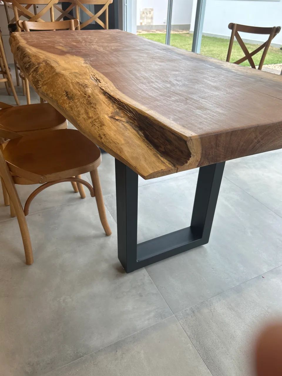 Mesa madeira maciça 2x0,9m - perfeita - Foto 3
