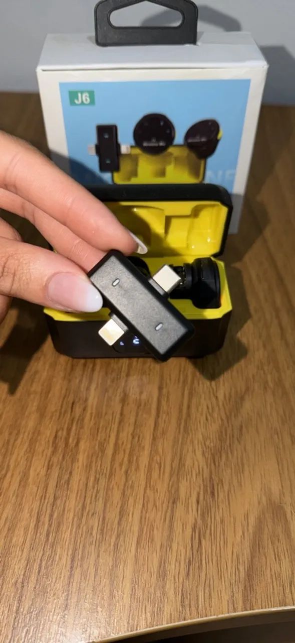 Microfone Lapela Sem Fio J6 com Case  - Foto 4