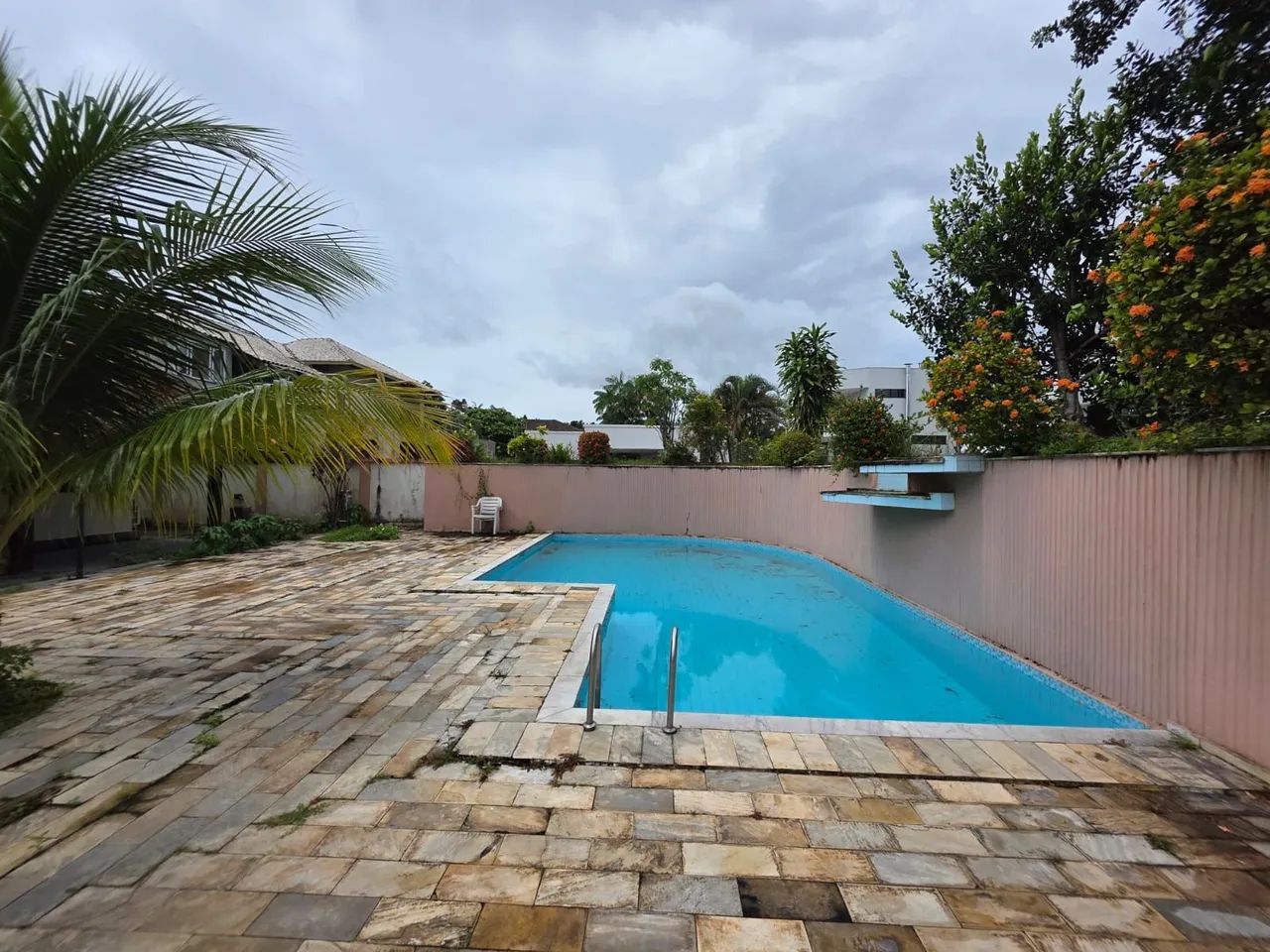 Vendo casa sofisticada com estilo Colonial (Jardim das Américas) - Foto 2