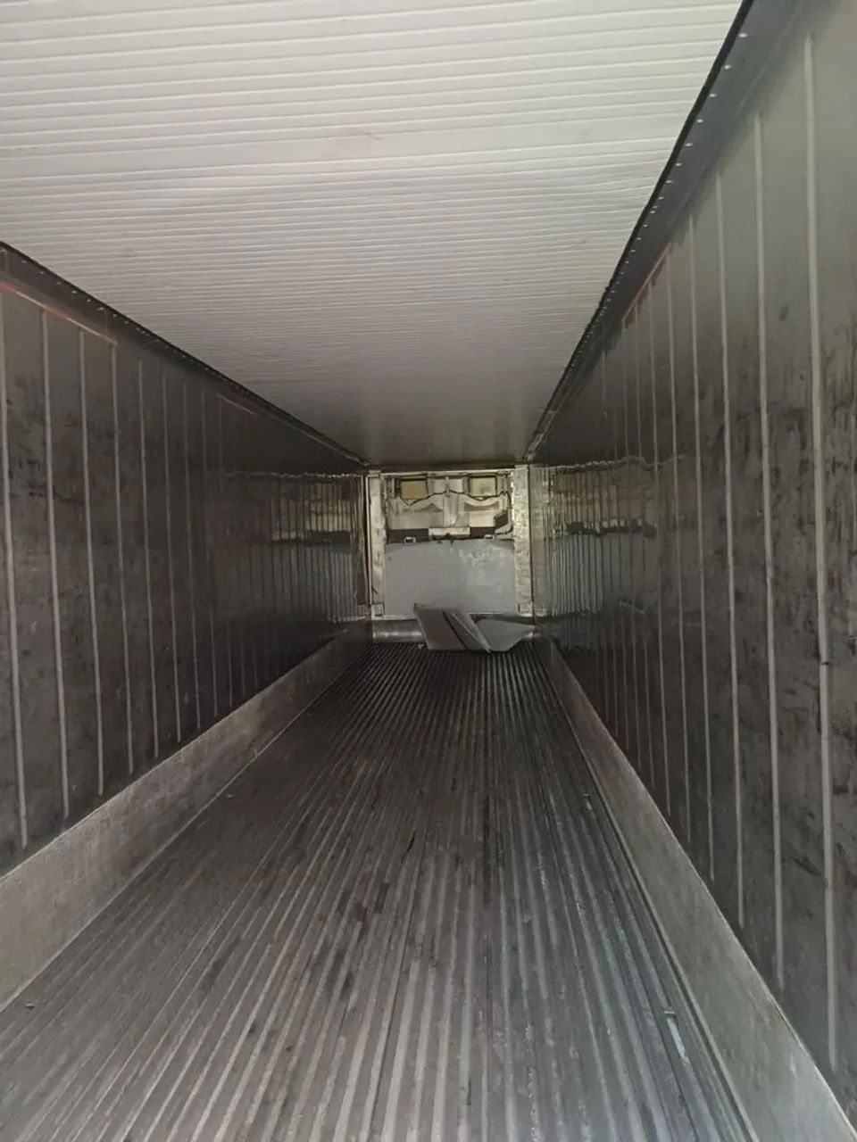 Reefer com isolamento em Inox sem piso e sem motor 