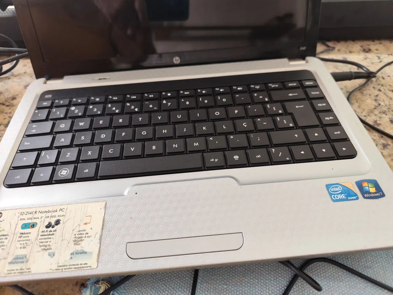 Notebook todo perfeito com manutenção e limpeza interna..