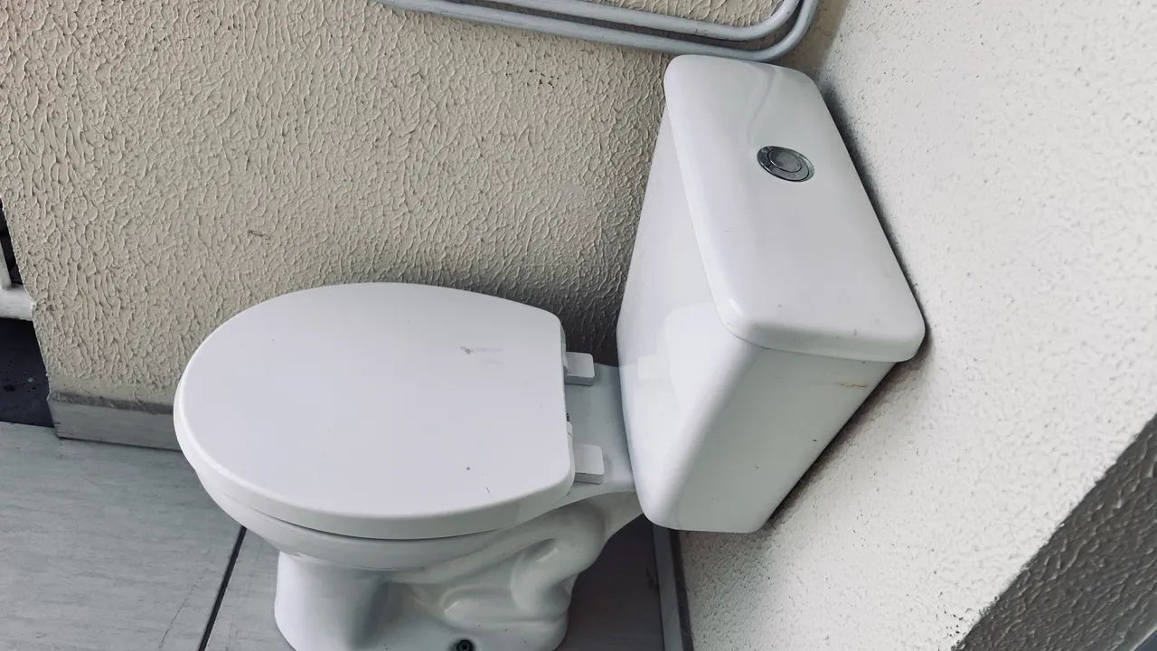 Vaso sanitário com caixa acoplada celite - Foto 3