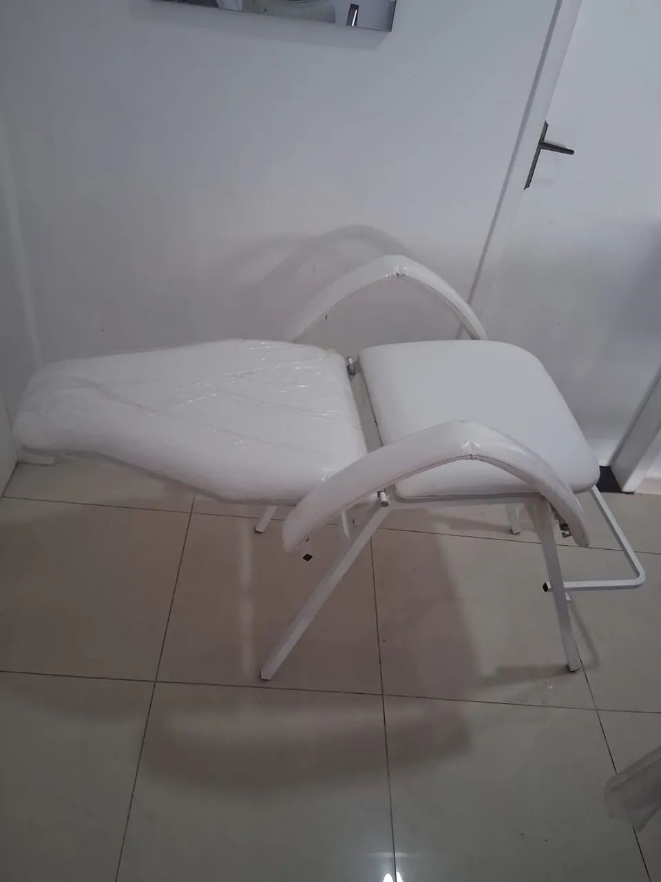 Vendo uma cadeira de estética em perfeito estado.  - Foto 2