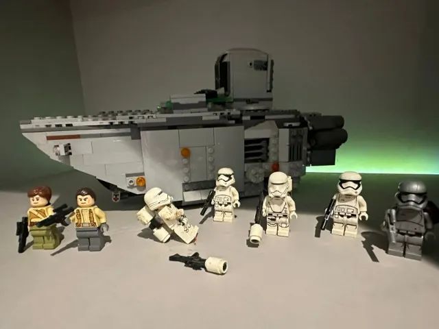 LEGO Star Wars 75103: First Order Transporter (2015)