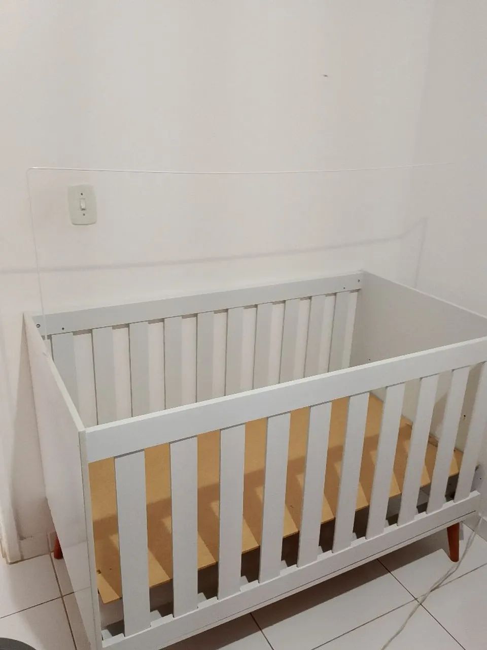 Berço pouco usado, acompanha colchão ( sem marca de uso) e mosqueteiro 