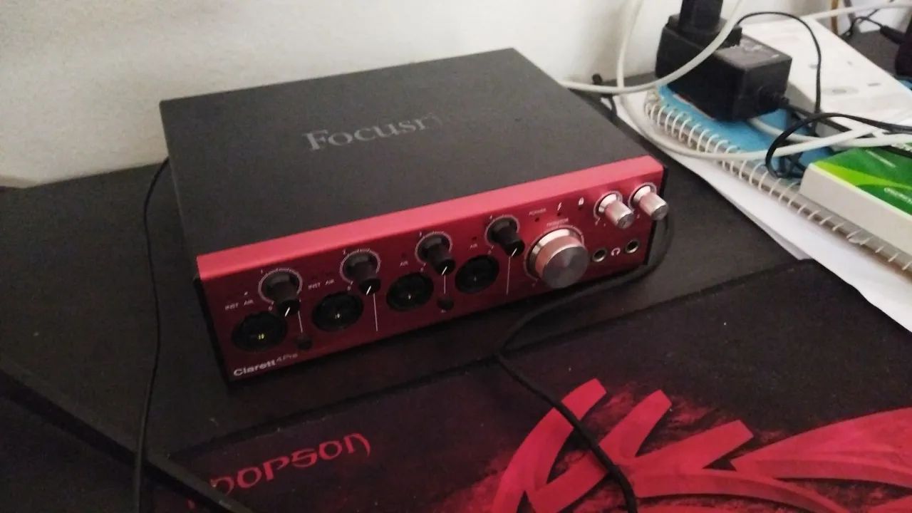 Focusrite Clarett 4pre Thunderbolt - Foto 4