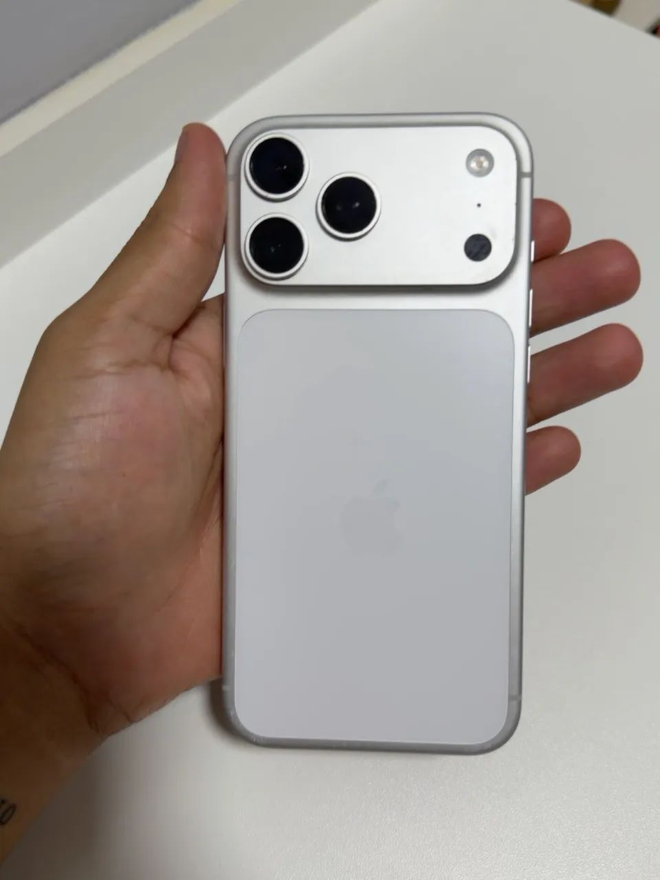 iPhone 17 Pro Max 256GB Silver - 97% Bateria - Face ID OK