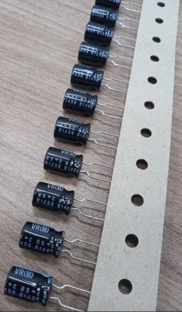 Capacitor Eletrolítico 100uF - 50V - Foto 2