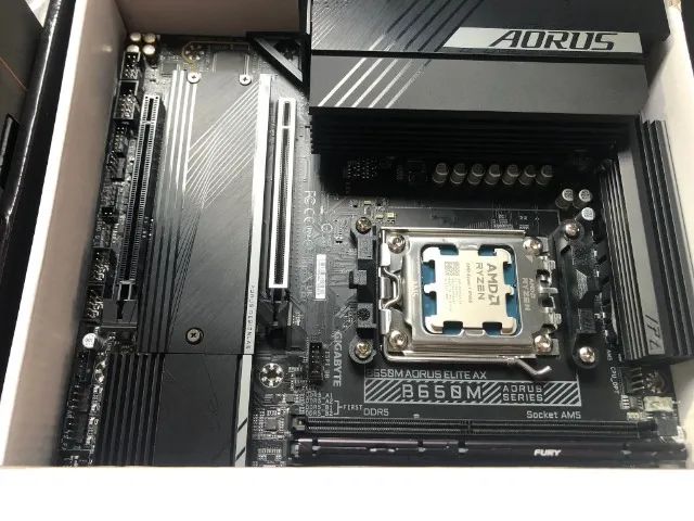 Kit Placa Mãe Gigabyte-B650M AORUS Elite Ryzen 7 8700G 32GB Ram - Foto 2