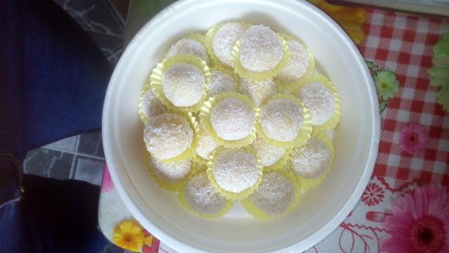 Brigadeiros, valores e fotos ao lado - Foto 3