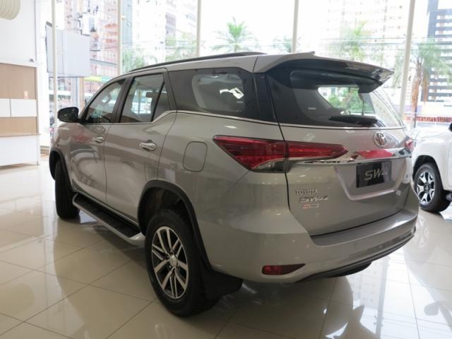 TOYOTA HILUX SW4 2.8 SRX 4X4 16V TURBO 2019 - Foto 6