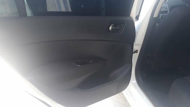 Peugeot 208 13/13 - Foto 9