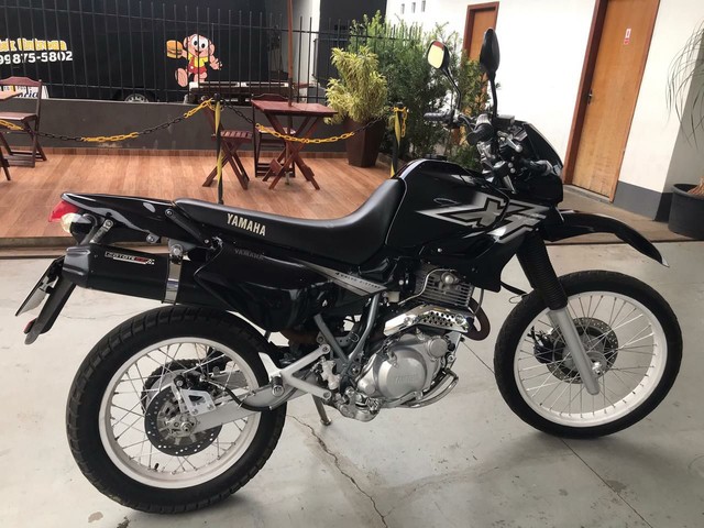 VENDO XT 600 ANO 98 MOTO BOA POUCOS PARAFUSOS TODOS CROMADOS PNEUS BONS MOTOR BOM