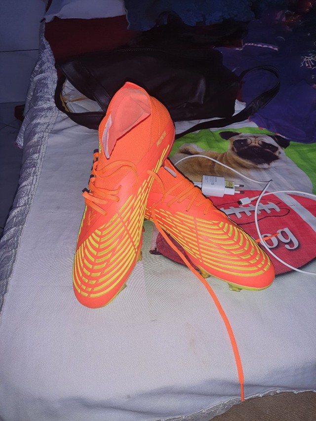 Chuteira Adidas predator primeira linha n42