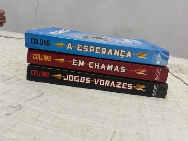 Livros em Festa: Jogos Vorazes!  Jogos vorazes, Bolo de jogos vorazes,  Jogos de casamento