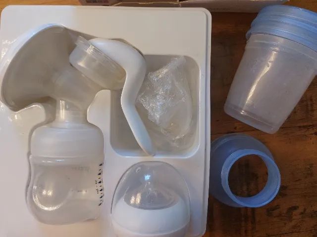 Extratora/Bomba manual de tirar leite - Avent - Foto 3