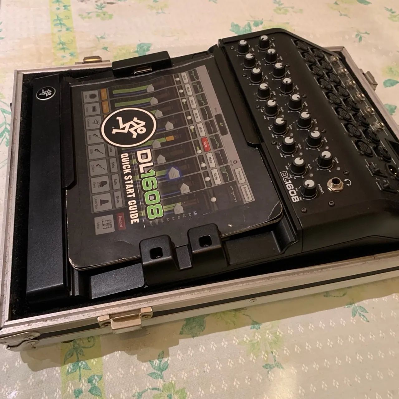 Mesa de som Mackie DL1608