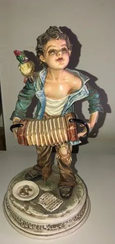 Porcelana menino instrumentista com pássaro Capodimonte Mollica  - Foto 3