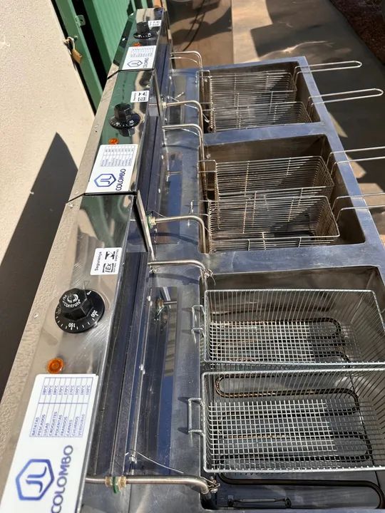 Fritadeira água e oleo 3 cubas 18 litros cada Cuba  - Foto 2