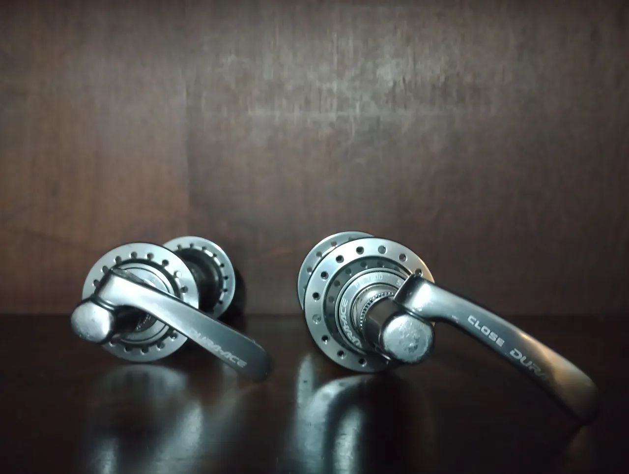 Par de cubos de roda Shimano Dura-Ace 7800 . - Ciclismo - Centro