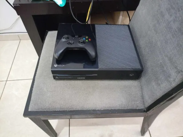 Xbox One + 1 controle + 150 jogos