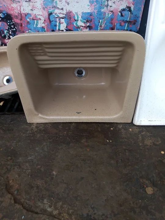 Tanque e pia de louça