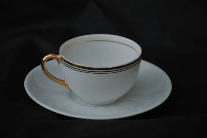 jogo xicaras filetada em dourado , anos 70 ,  , 6 x 8 porcelana monte alegre - Foto 3