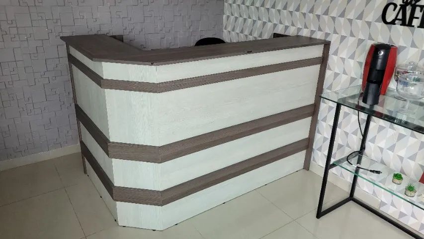 Vendo Conjunto de móveis contendo 1 Balcão de recepção,  1 Bancada com pia e 1 Mesa em MDF - Foto 2