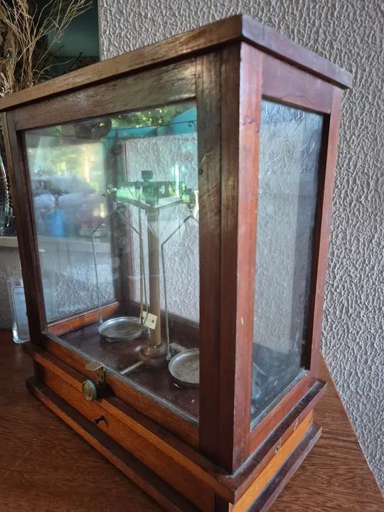 Balança de Precisão Antiga em Madeira - Foto 2