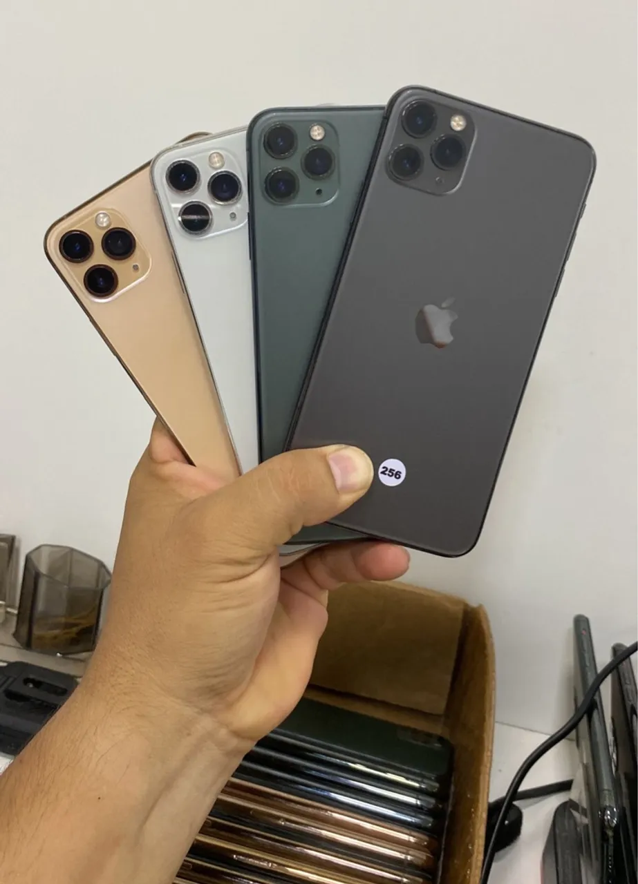 iPhone 11 Pro Max com acessórios e garantia disponível na loja
