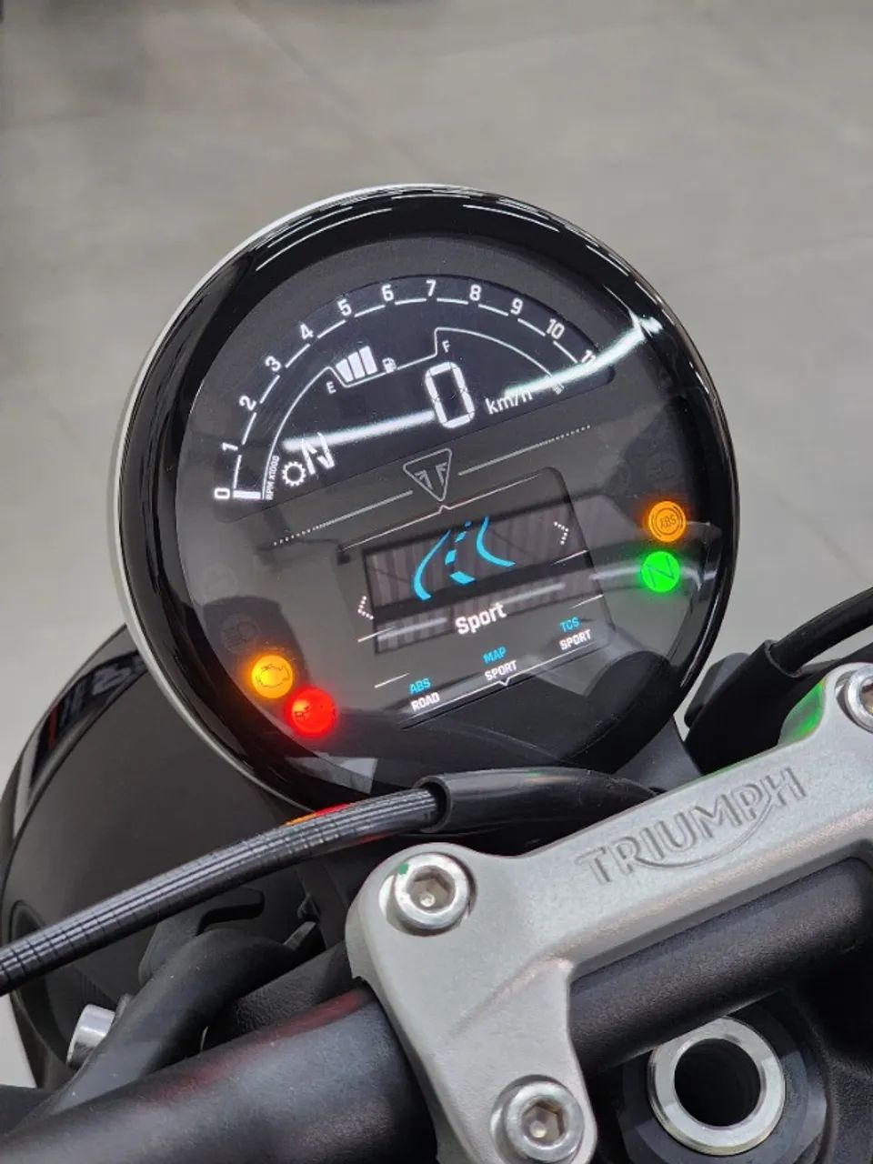 NEW TRIUMPH TRIDENT 660 - Foto 5