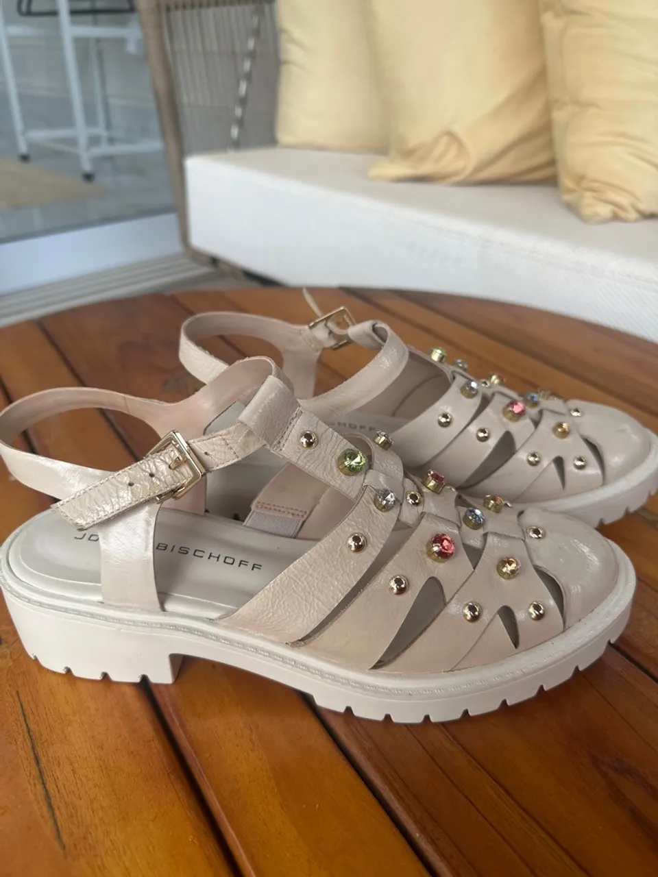 Sandália Bischoff Off White Enfeites Coloridos