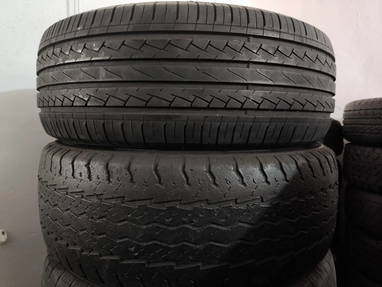 Pneus 225/60/16 impares 