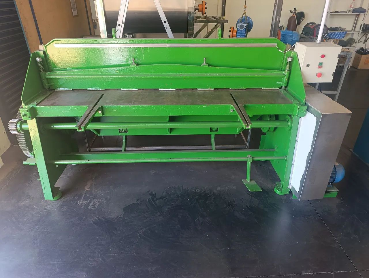 Guilhotina modelo IMAG 2m. Corta 1,5 no inox.2,5 no carbono usado. - Foto 3