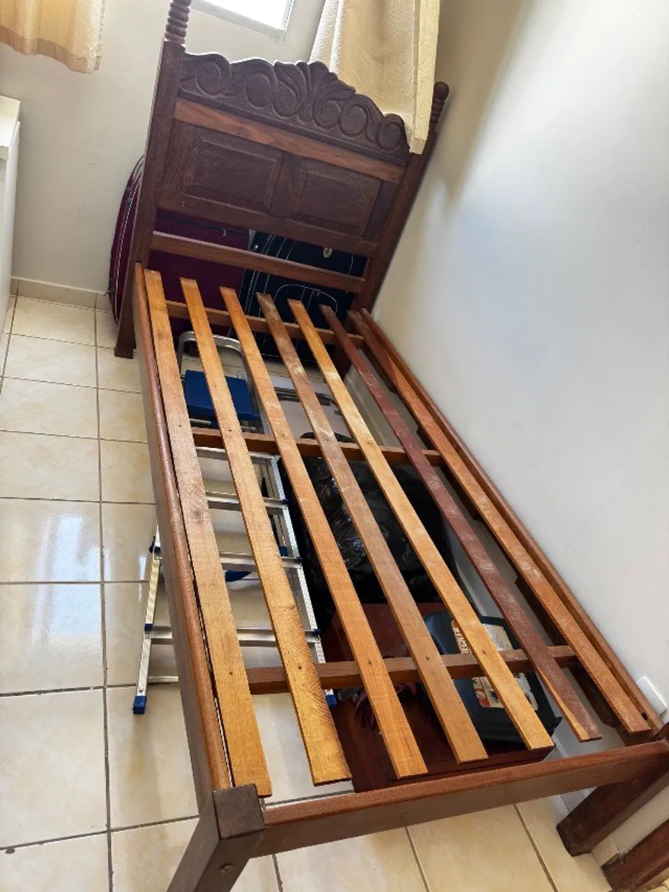 Cama de solteiro e colchão 