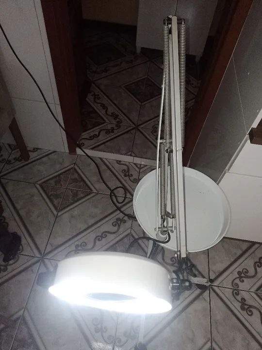 Lupa com tripé e bandeja - Foto 3