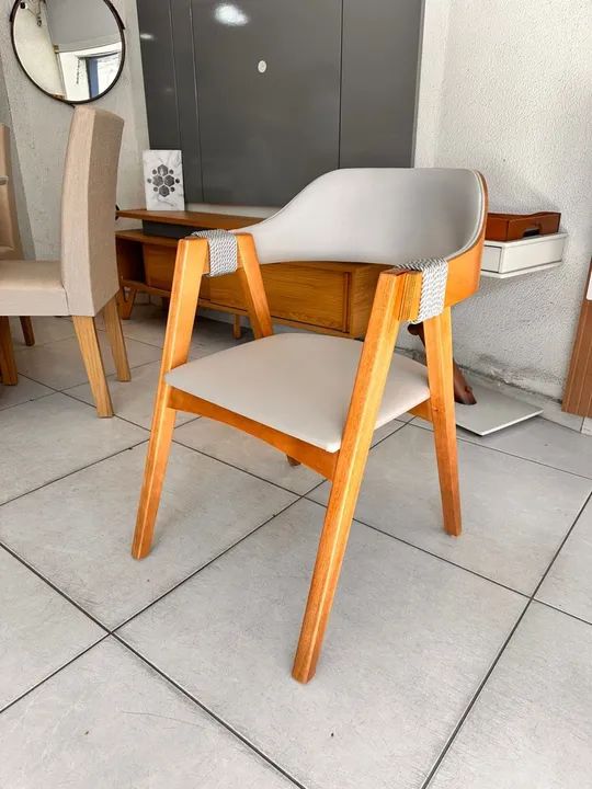 Cadeira de Jantar em Madeira com Assento Estofado t543