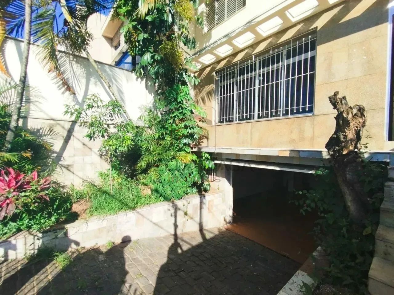 Sobrado no Jardim Avelino, 03 quartos sendo 01 suíte e garagem para 05 carros