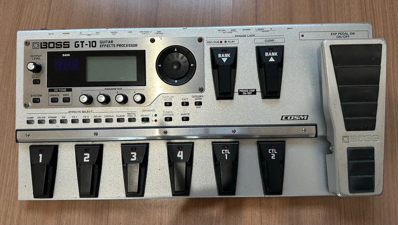 Boss GT-10 - Pedaleira de Guitarra Multi-Efeitos Profissional