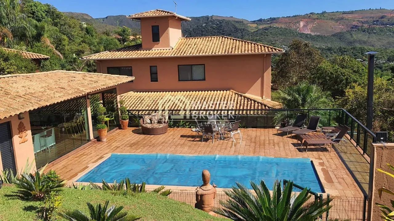 Casa linda com vegetacao exuberante à venda, piscina aquecida e area gourmet. Pasárgada, N