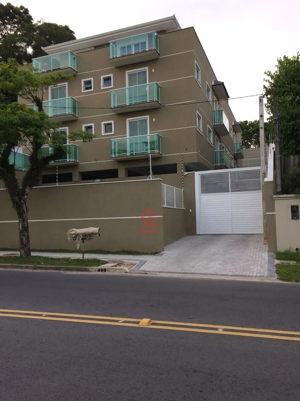 Sobiech vende Prédio com 20 apartamentos locados 1.000m² de área.