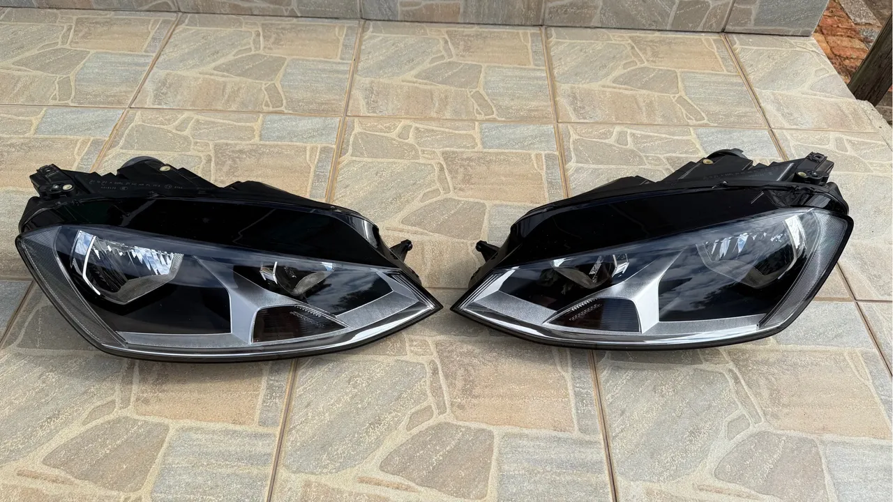 Par de Farol Golf MK7 GTI Originais - Valeo