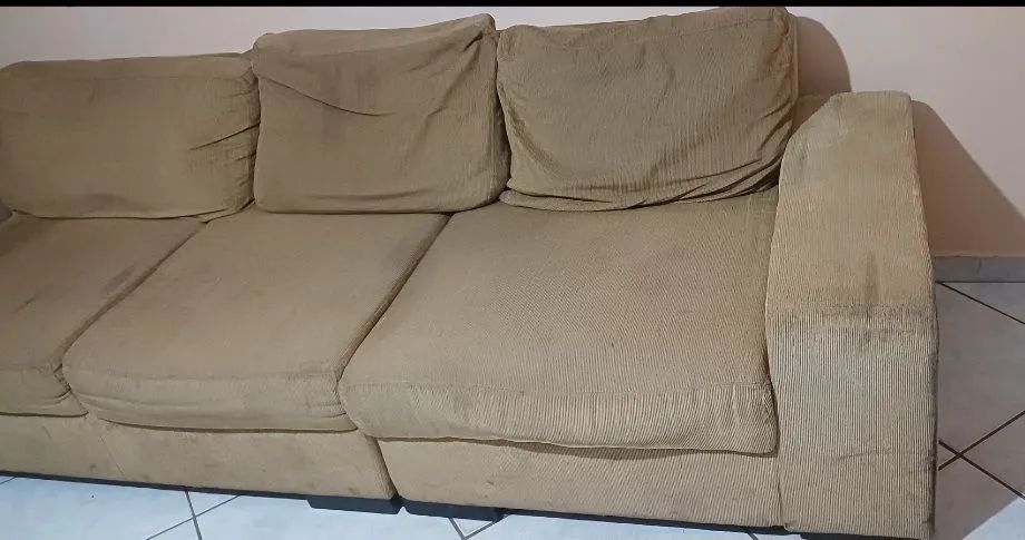 Sofá Grande confortável de 3 lugares