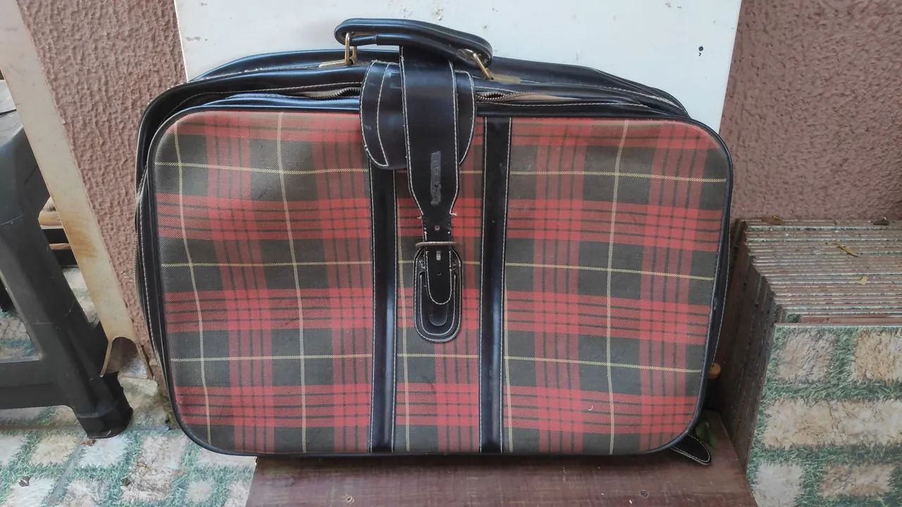 Mala de Viagem Vintage em  Xadrez marca primícia itens de colecionar 