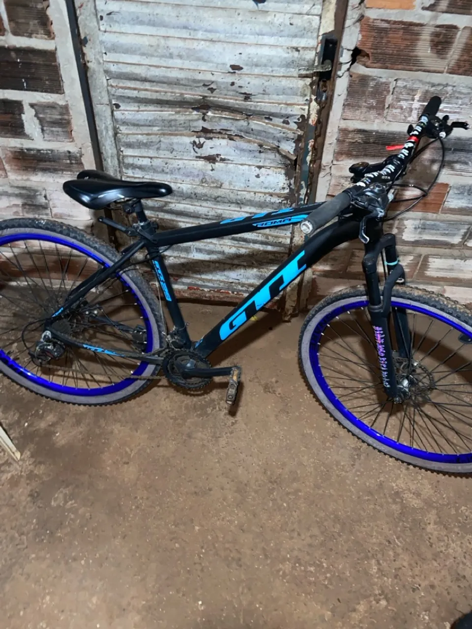 Bicicleta GT Aro 29 - Perfeita para trilhas e passeios!