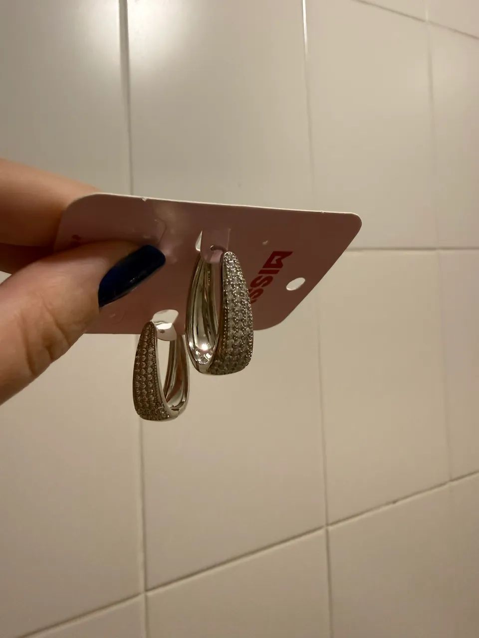 Brinco Argola com Brilho | Missy (NUNCA USADO)  - Foto 5