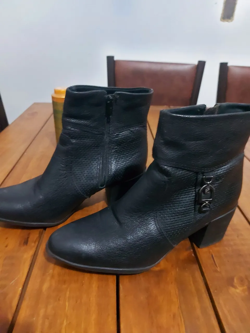 Botas de couro pretas