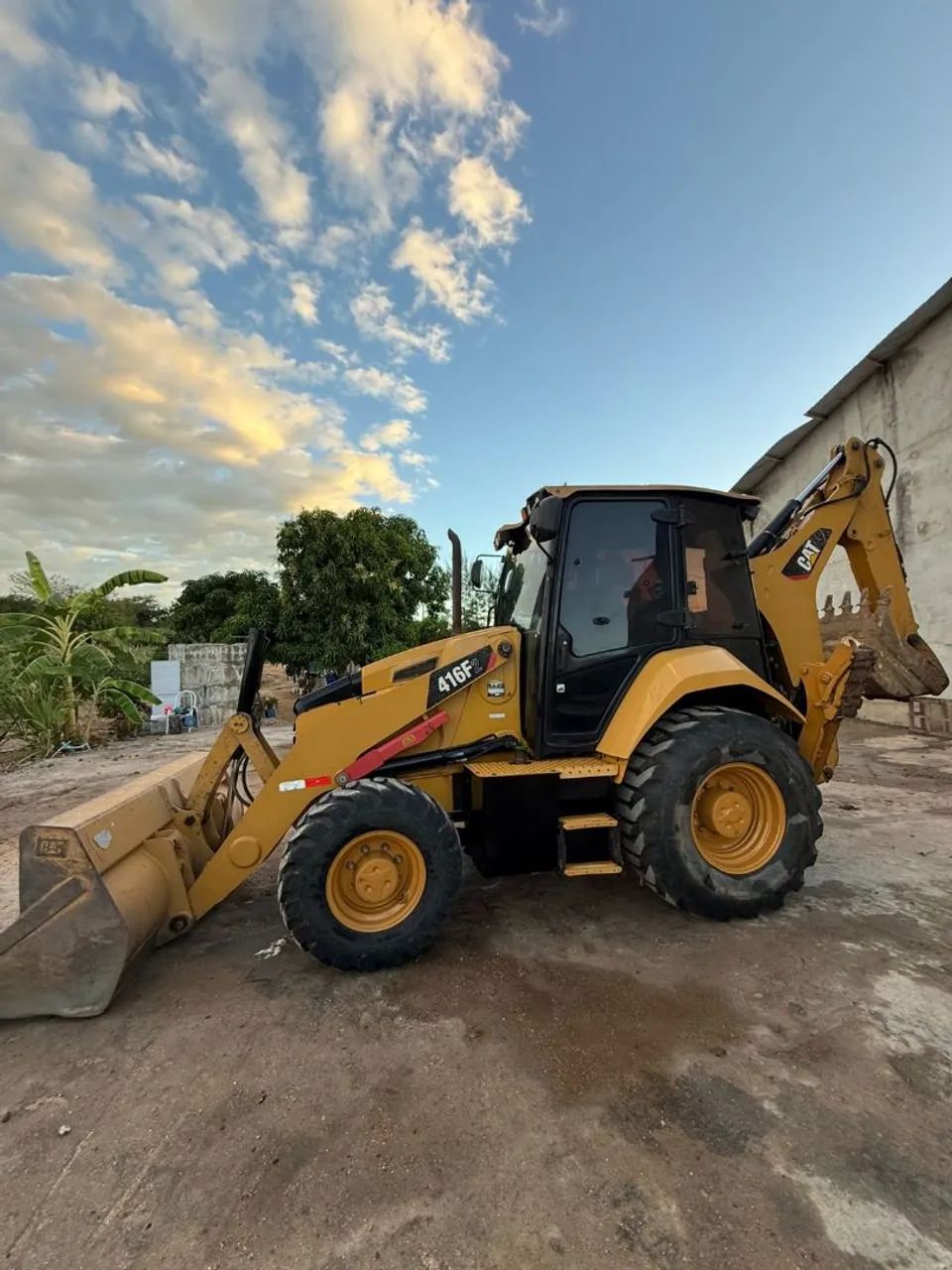 Retroescavadeira Caterpillar 416F